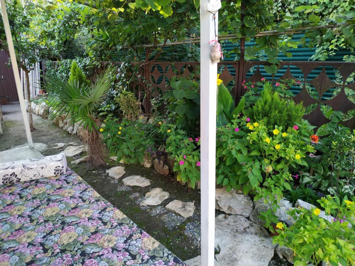 Guest House On Shakirbay 11 ซุคุม ภายนอก รูปภาพ