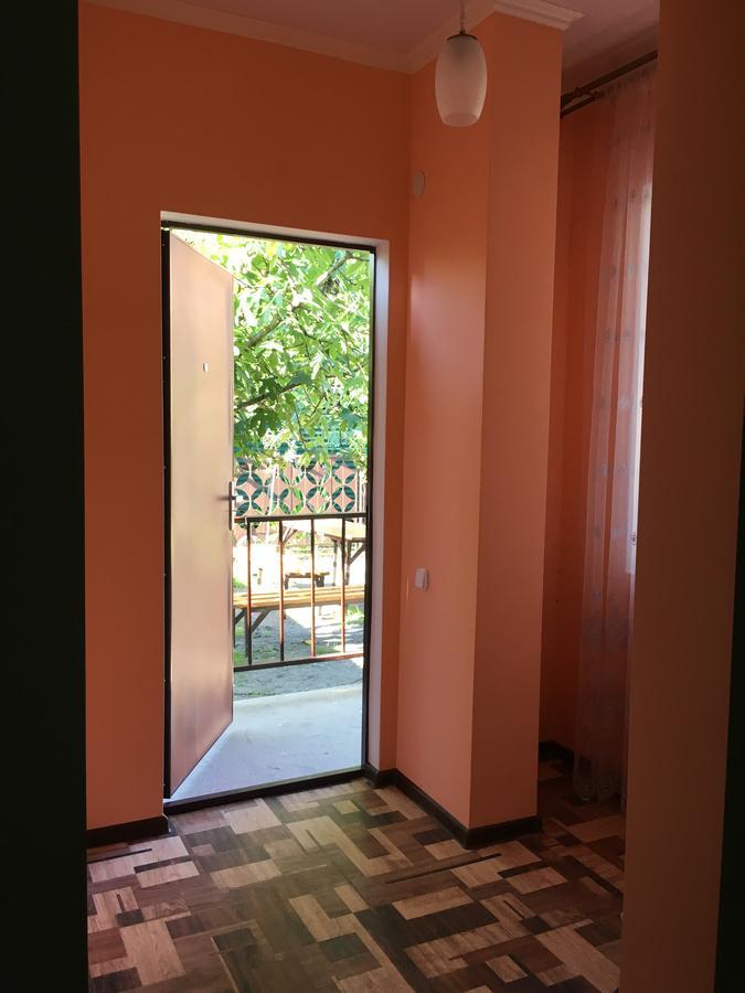 Guest House On Shakirbay 11 ซุคุม ภายนอก รูปภาพ